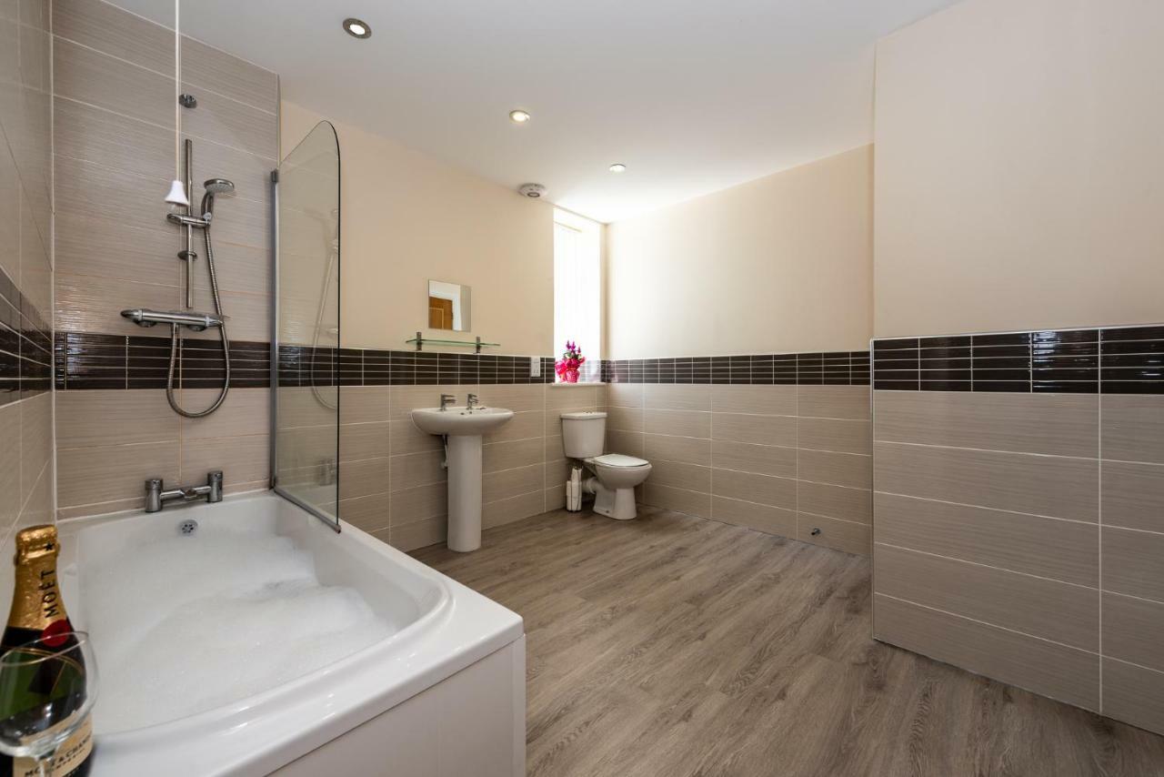 Waterview Deluxe Apartments Барроу-ин-Фернесс Экстерьер фото